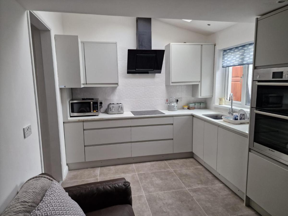 Enfield Street House Behind Portstewart Promenade With Partial Sea View From Front 3 Bed Sleeps 7 Villa Eksteriør billede